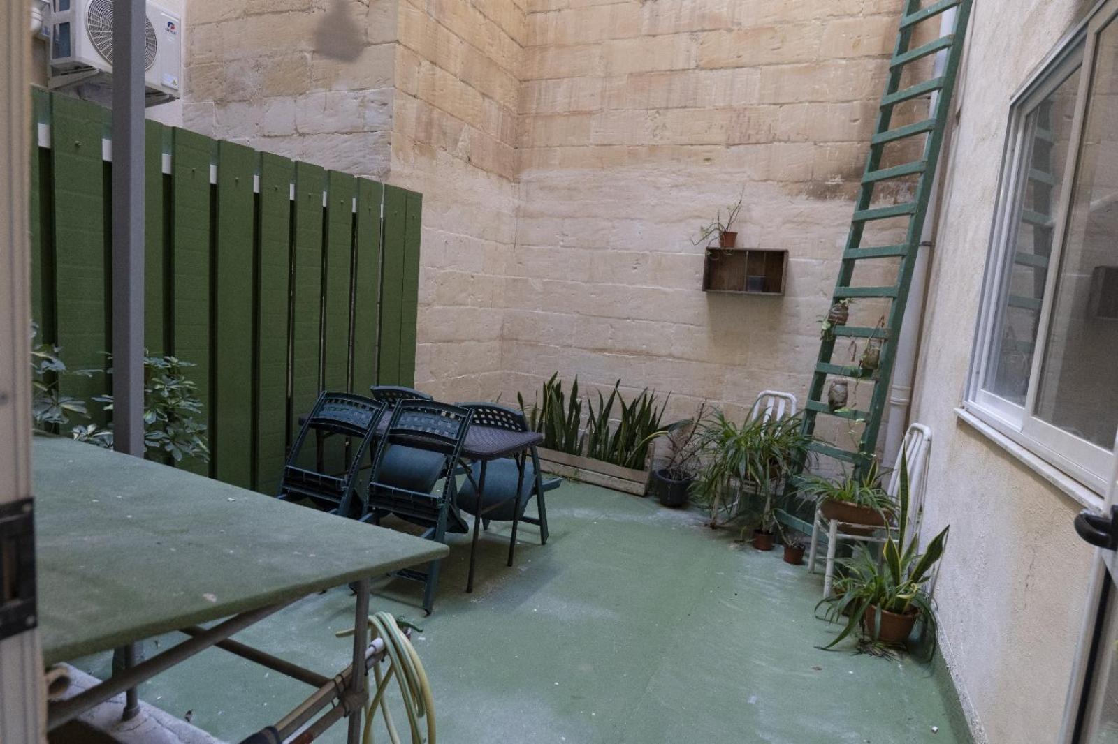 Green Door Valletta Exterior photo